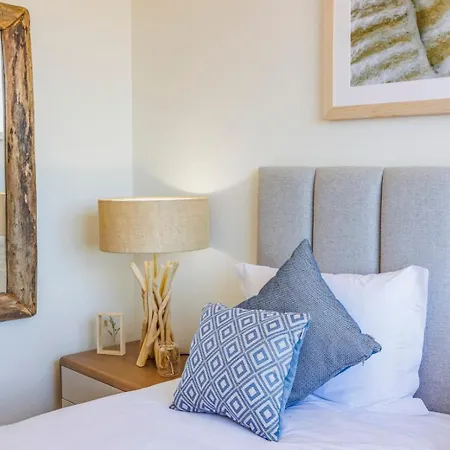 公寓 Vilamoura Luxury Retreat With Pool, Garden And Near 奎特里拉