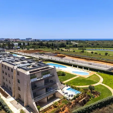 Apartamento Vilamoura Luxury Retreat With Pool, Garden And Near