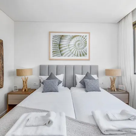 Vilamoura Luxury Retreat With Pool, Garden And Near Apartment *