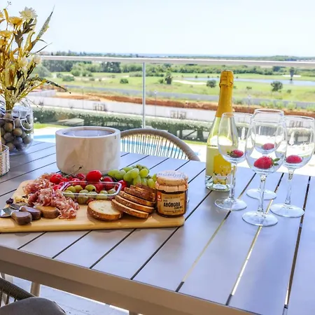 Vilamoura Luxury Retreat With Pool, Garden And Near Apartment *