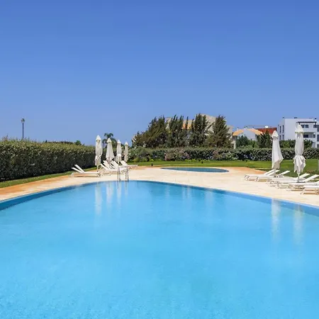 Vilamoura Luxury Retreat With Pool, Garden And Near